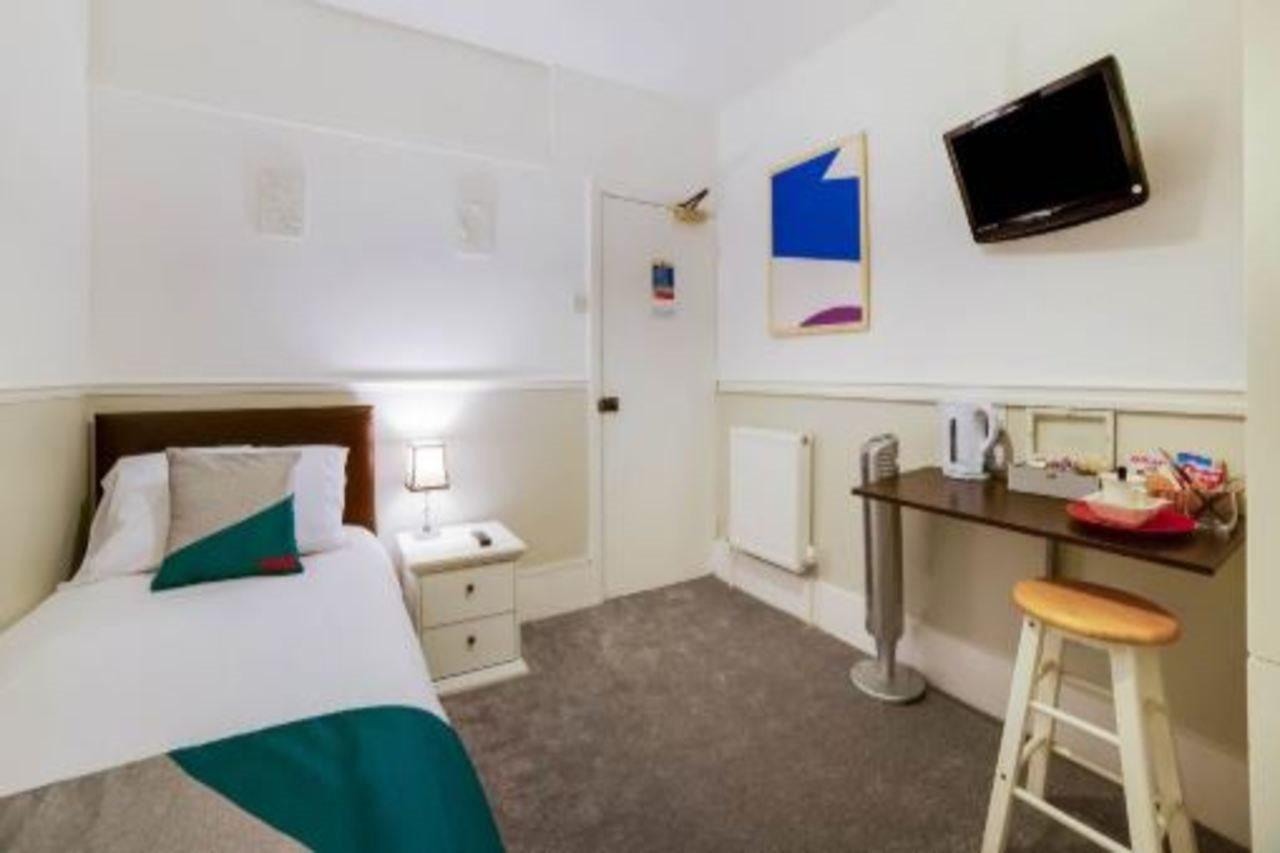 Airport Lodge 法恩伯勒 外观 照片